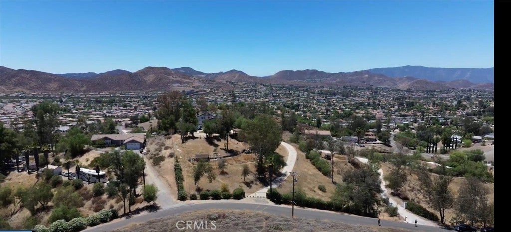 24200 Beverly