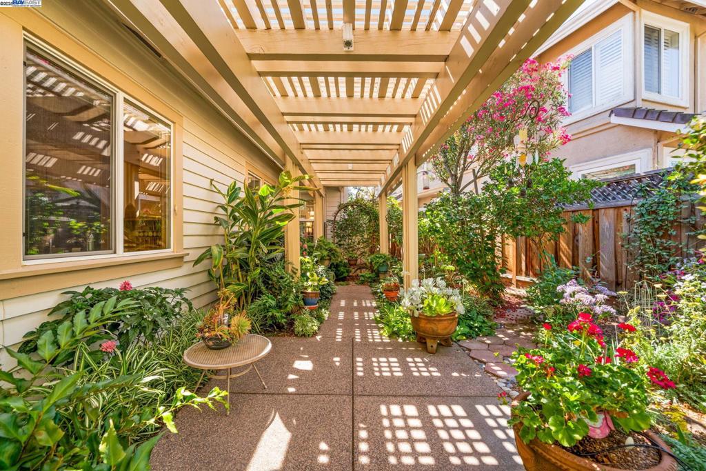 RUBY HILL - Residential