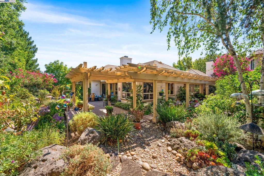 RUBY HILL - Residential