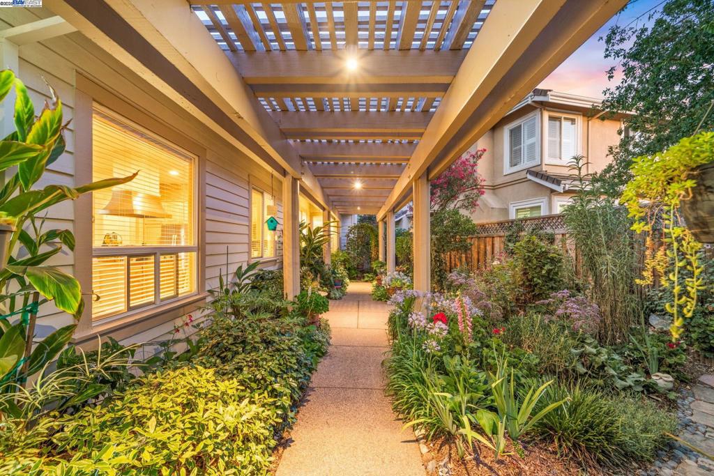 RUBY HILL - Residential