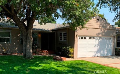 Photo of 13627 Huston Street, Sherman Oaks, CA 91423 (MLS # SR25276699)