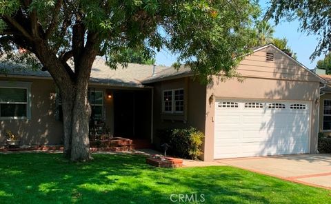 Photo of 13627 Huston Street, Sherman Oaks, CA 91423 (MLS # SR25276699)