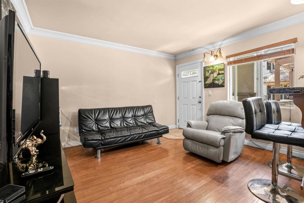 800 N Mollison Avenue 10