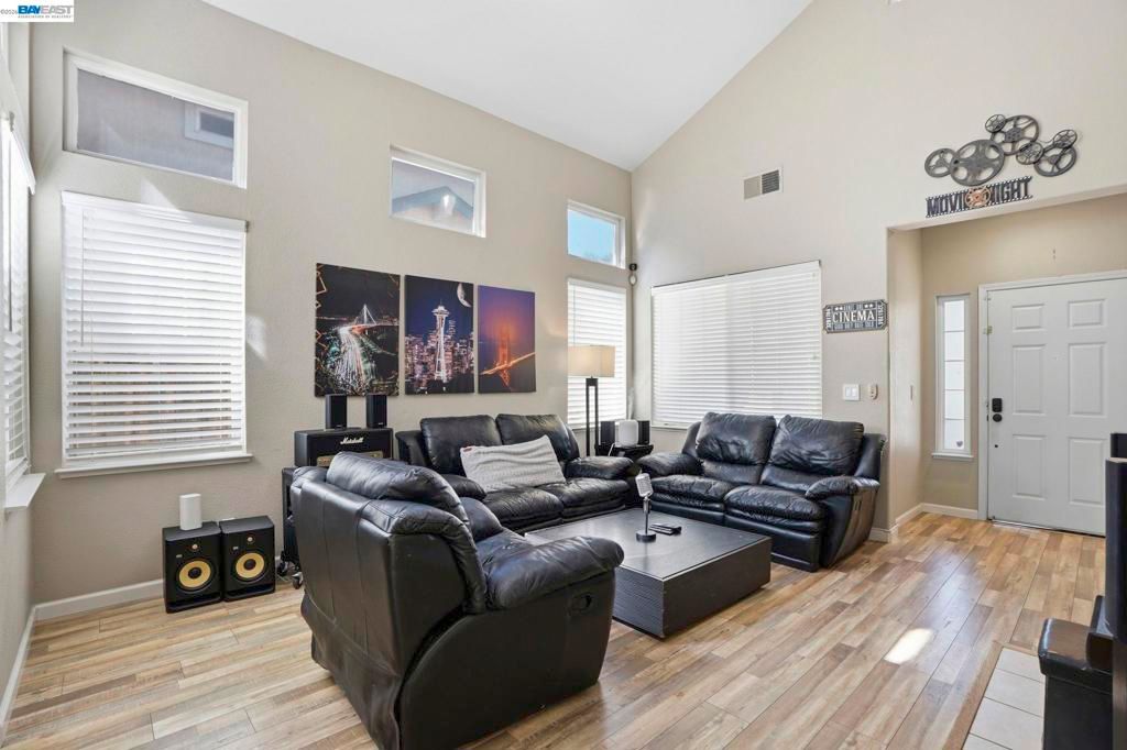 Photo of 1184 Shadowcliff Ct Ct, Brentwood, CA 94513 (MLS # 41129106)