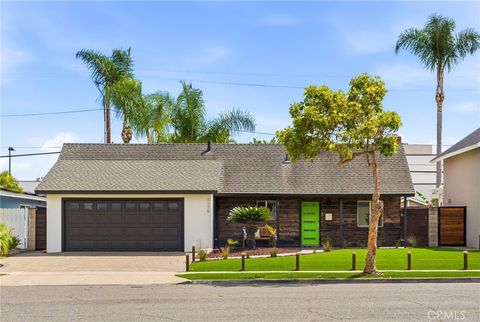 Photo of 1179 Dorset Ln, Costa Mesa, CA 92626 (MLS # OC26087284)