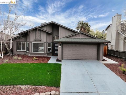 Photo of 215 215 Spindrift Ct, Oakley, CA 94561 (MLS # 41124749)