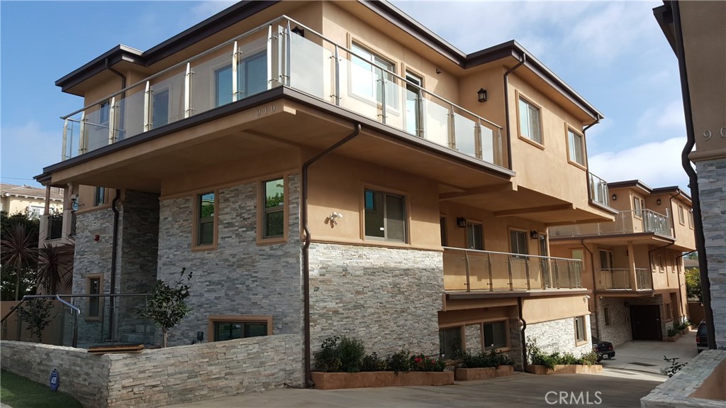 Enjoy coastal living at its finest in this stunning 3-bedroom, 4-bath home in the heart of Hermosa Beach. Just blocks from the sand and minutes from Trader Joe’s, Pavilions, and vibrant downtown Hermosa, this property offers both luxury and convenience.
Property Features:
• Breathtaking Ocean Views from multiple rooms and 3 private balconies
• 3-Stop Elevator for easy access to every level
• Gourmet Kitchen with full suite of premium appliances
• Laundry Room with washer & dryer included
• Spacious 2-Car Garage with EV charger
• 3 Bedrooms / 4 Bathrooms providing comfort and flexibility for guests or home office space
Available Sept 1st, this home is perfect for those seeking a refined beachside lifestyle with modern amenities.