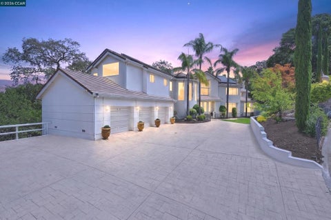 Photo of 73 Blackhawk Club Ct, Danville, CA 94506 (MLS # 41149511)
