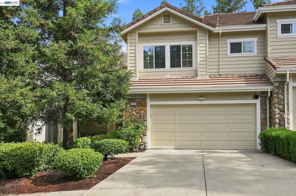 210 Wood Valley Pl