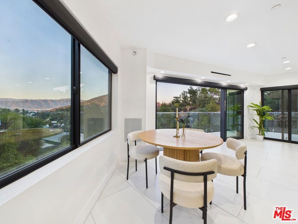 Photo of 7141 Woodrow Wilson Drive, Los Angeles, CA 90068 (MLS # 25583891)