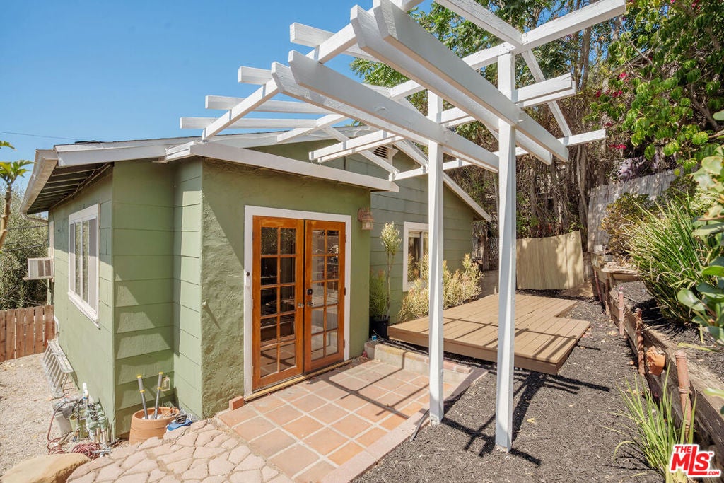 2306 Loma Vista Place