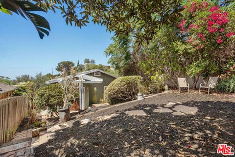 Photo of 2306 Loma Vista Place, Los Angeles, CA 90039 (MLS # 26866453)