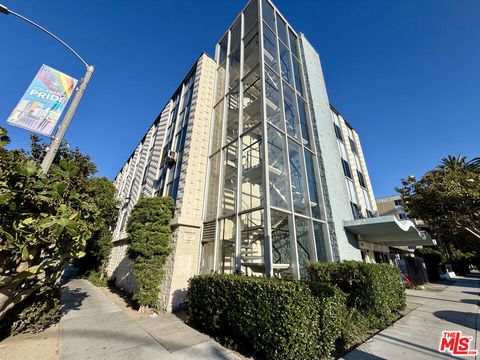 Photo of 250 Linden Avenue #201, Long Beach, CA 90802 (MLS # 26832423)