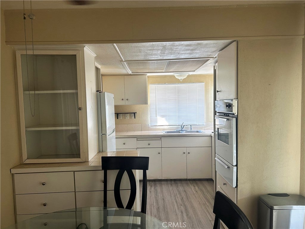 260 N Lyon 56