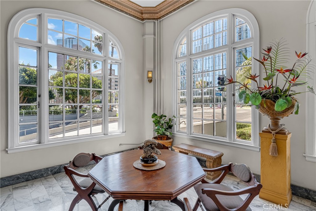 360 W Ocean Boulevard 402