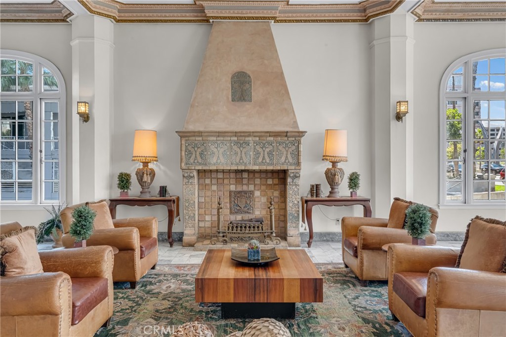 360 W Ocean Boulevard 402