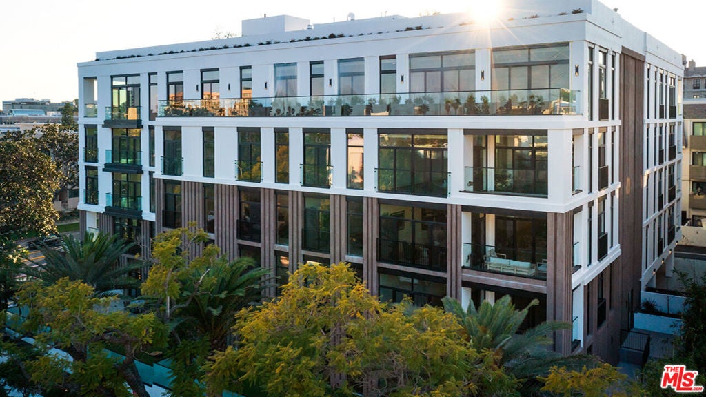 Photo of 425 N Palm Drive #503, Beverly Hills, CA 90210 (MLS # 26102606)