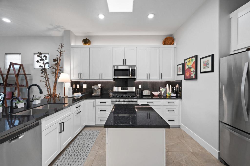 Rancho Mirage C.C. - Residential Lease