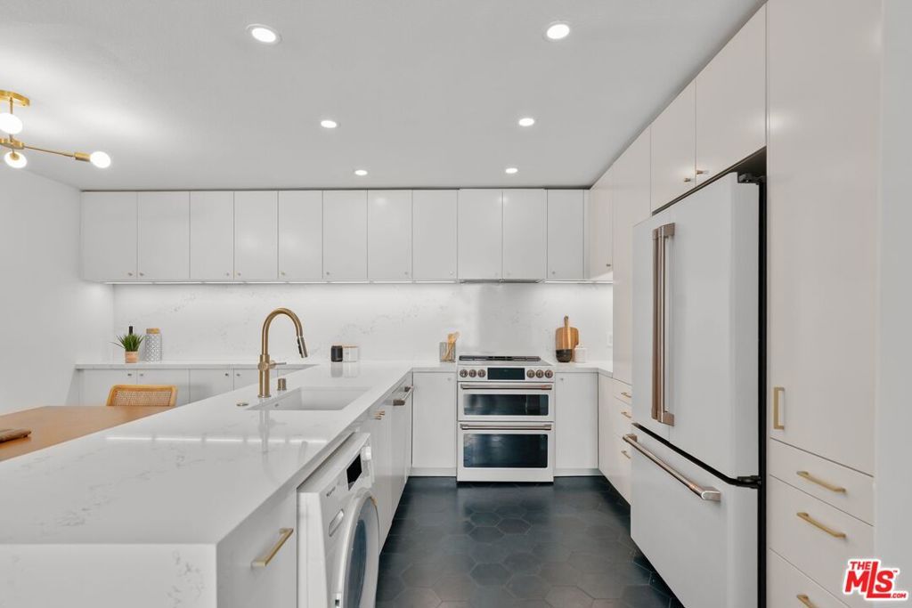 Photo of 4900 Overland Avenue #295, Culver City, CA 90230 (MLS # 25583679)