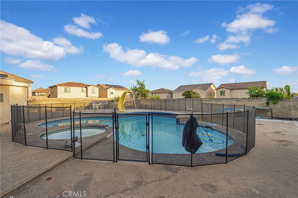 851 S Acacia Ave