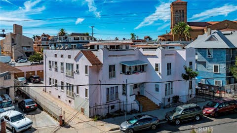 Photo of 1409 Courtland Avenue, Los Angeles, CA 90006 (MLS # IV26182467)