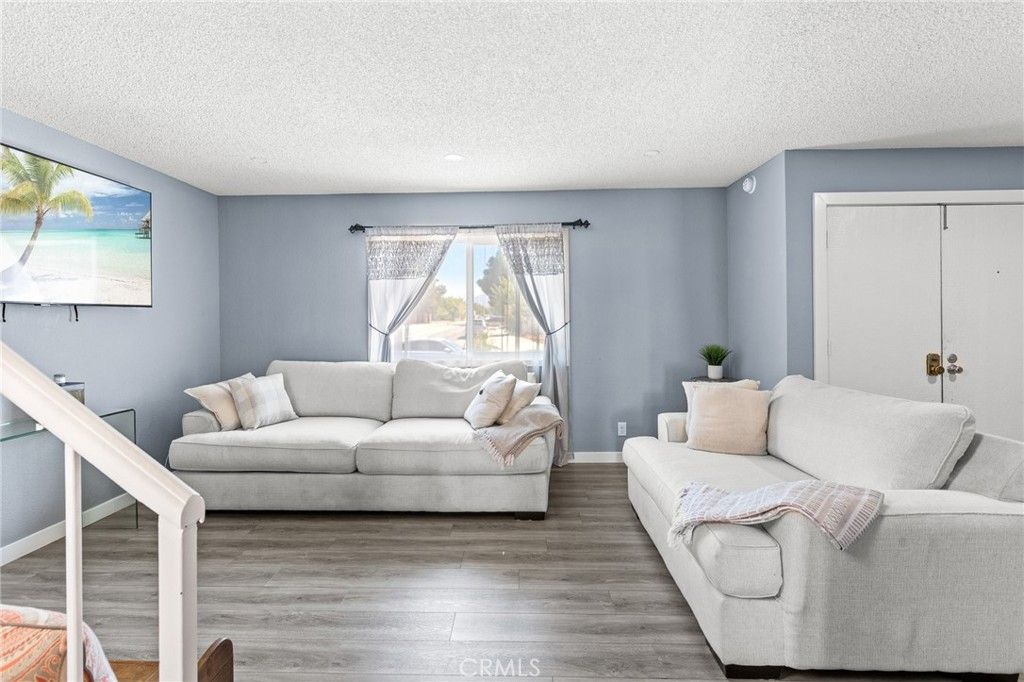 listing image 130724392882089133226