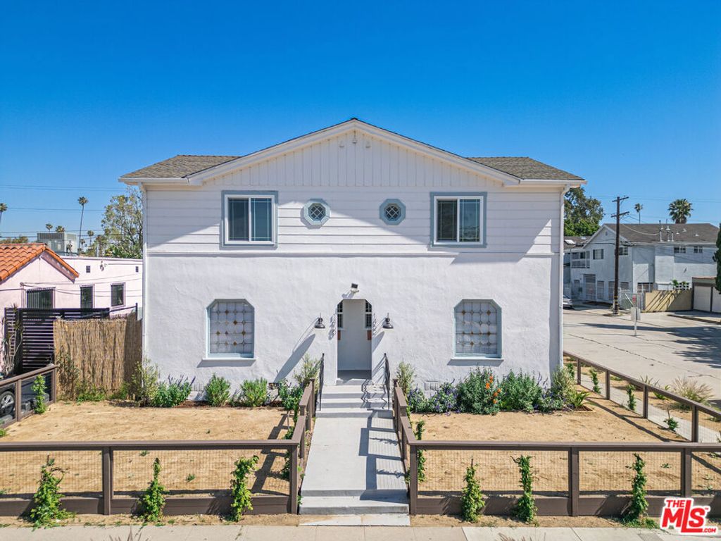 Photo of 5317 Saturn Street, Los Angeles, CA 90019 (MLS # 26851247)