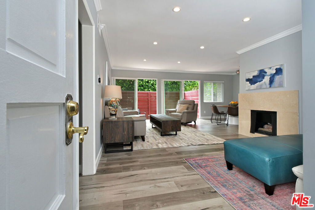 2345 Roscomare Road 205