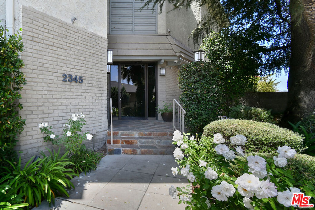 2345 Roscomare Road 205