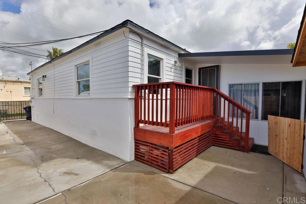 Fully furnished and move-in ready! This 1-bedroom, 1-bath plus optional loft or bedroom, offers a 2-car tandem driveway, zoned AC, and in-unit laundry. Enjoy a modern kitchen with quartz countertops and all essentials included. Flexible leases—month-to-month or 1 year. Located in Normal Heights, you’ll be steps from breweries, coffee shops, and restaurants, with Downtown, Balboa Park, and naval stations just 20 minutes away. Prime location, walkable lifestyle—welcome to the best of Normal Heights living