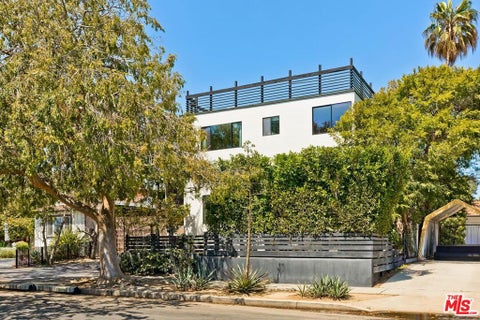 Photo of 3256 Cabrillo Boulevard, Los Angeles, CA 90066 (MLS # 26851049)