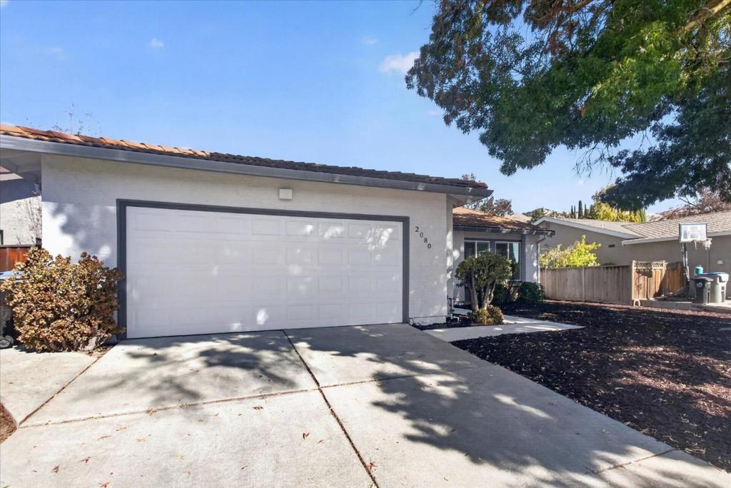 2080 Estate View Way