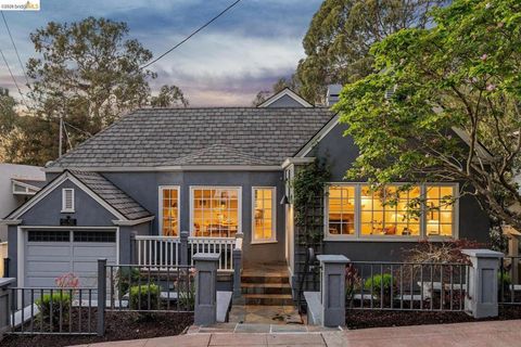 Photo of 633 Moraga Ave Ave, Piedmont, CA 94611 (MLS # 41126950)