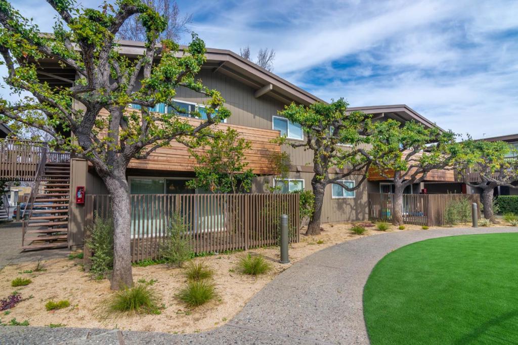 1270 Coronado Drive