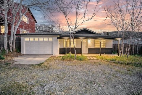 Photo of 4236 Mt Pinos Way, Frazier Park, CA 93225 (MLS # SR26062326)