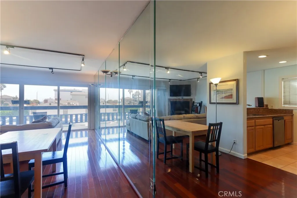 Hermosa Beach, California 90254, United States, 1 Bedroom Bedrooms, ,1 BathroomBathrooms,Residential,Active,233766