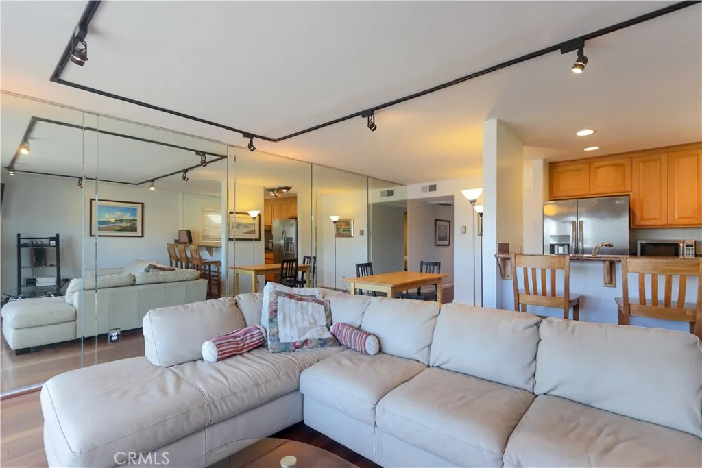 Hermosa Beach, California 90254, United States, 1 Bedroom Bedrooms, ,1 BathroomBathrooms,Residential,Active,233766