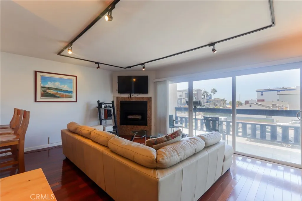 Hermosa Beach, California 90254, United States, 1 Bedroom Bedrooms, ,1 BathroomBathrooms,Residential,Active,233766