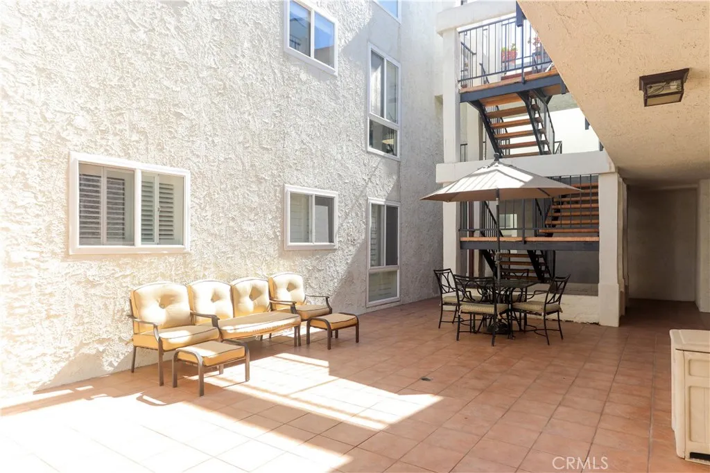 Hermosa Beach, California 90254, United States, 1 Bedroom Bedrooms, ,1 BathroomBathrooms,Residential,Active,233766