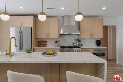 Photo of 750 N Stanley Avenue, Los Angeles, CA 90046 (MLS # 26844031)