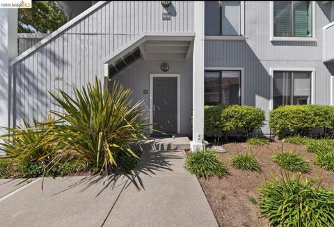 Photo of 91 Schooner Ct, Richmond, CA 94804 (MLS # 41134031)