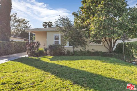 Photo of 6701 Blewett Avenue, Van Nuys, CA 91406 (MLS # 26649725)