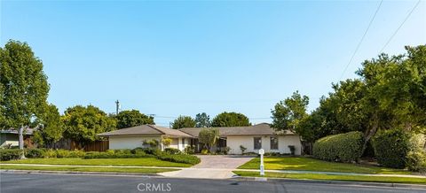 Photo of 18642 Beachmont Ave, North Tustin, CA 92705 (MLS # PW25236377) Photo of 18642 Beachmont Ave, North Tustin, CA 92705 (MLS # PW25236377)
