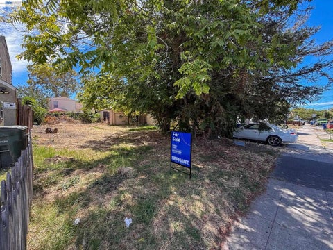 Photo of 268 E 17Th St ST, Pittsburg, CA 94565 (MLS # 41146010)