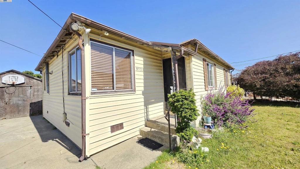 Opportunity Knocks in Columbia Gardens – 9721 Coral Rd, Oakland, CA This 3-bedroom, 1-bath home in Oakland’s Columbia Gardens neighborhood is ready for a new chapter. With 1,013 sq ft of living space on a 4,275 sq ft lot, 9721 Coral Rd offers a solid foundation and a chance to create something truly special. The bathroom has been recently updated, giving you a head start on renovations. The rest of the home needs TLC—perfect for buyers with vision or investors looking to add value. Whether you're dreaming of a full remodel or a strategic refresh, this property is a blank canvas with great bones. Enjoy a spacious backyard, and proximity to schools, parks, and major commuter routes. Bring your creativity and make this diamond in the rough shine.