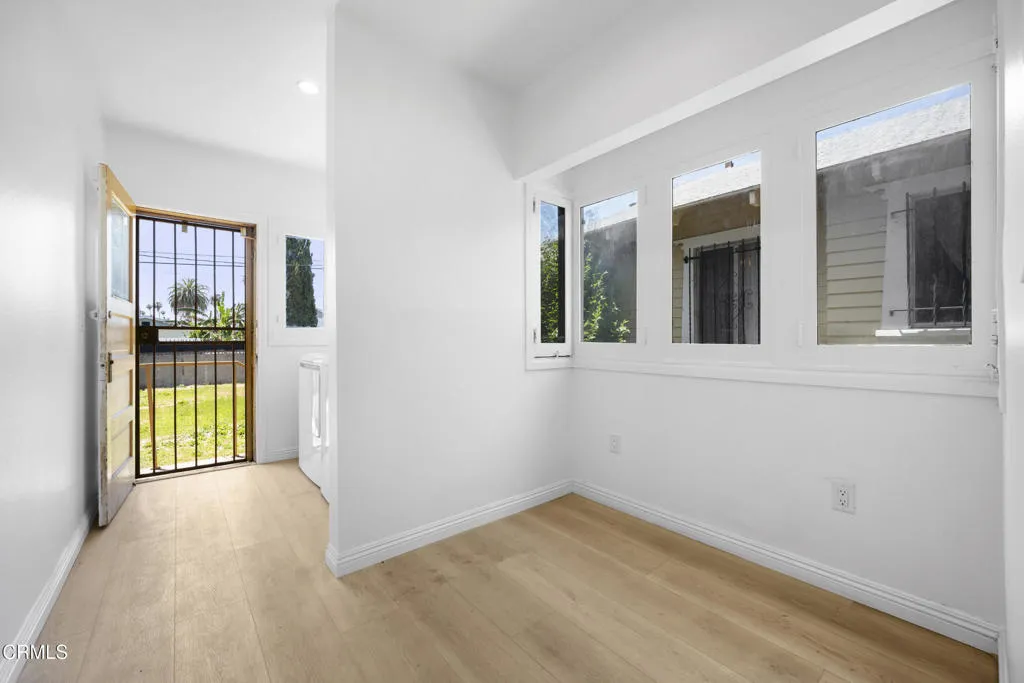 Los Angeles, California 90018, United States, 2 Bedrooms Bedrooms, ,2 BathroomsBathrooms,Residential,Active,162289