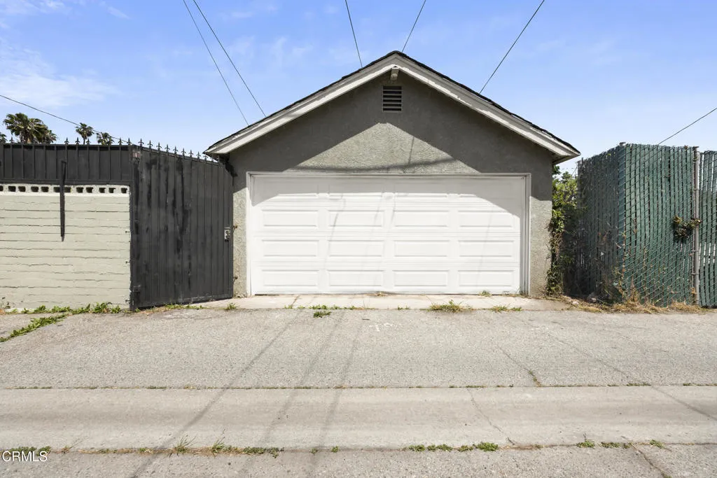 Los Angeles, California 90018, United States, 2 Bedrooms Bedrooms, ,2 BathroomsBathrooms,Residential,Active,162289