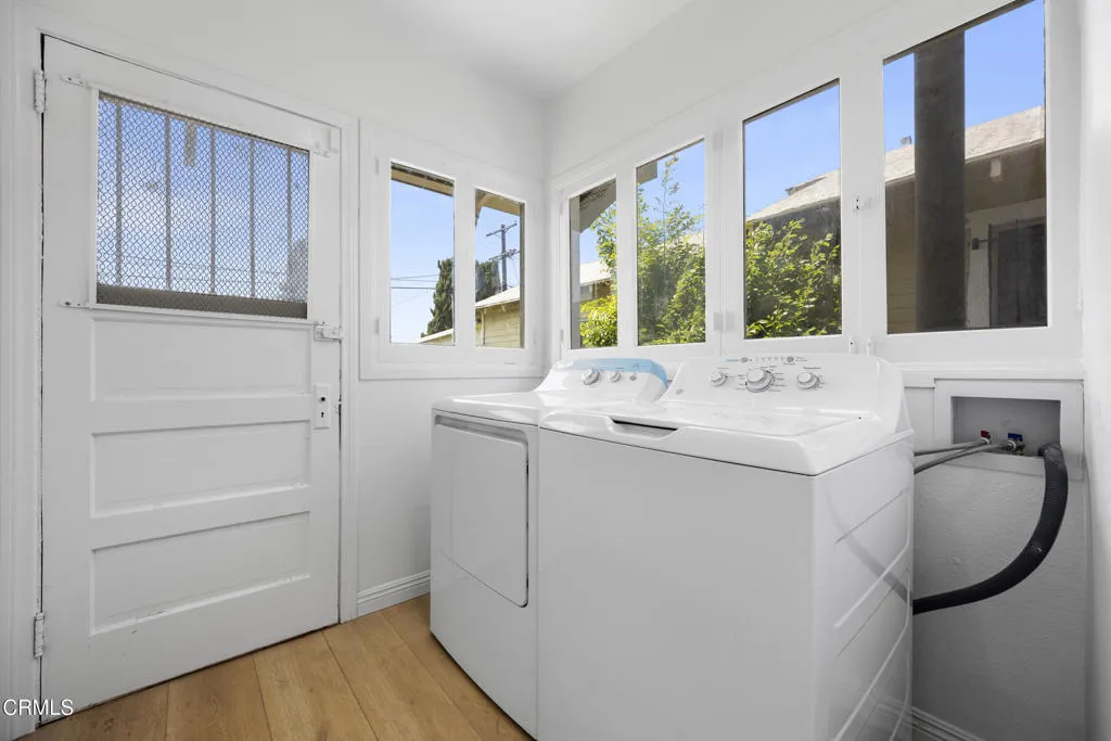 Los Angeles, California 90018, United States, 2 Bedrooms Bedrooms, ,2 BathroomsBathrooms,Residential,Active,162289