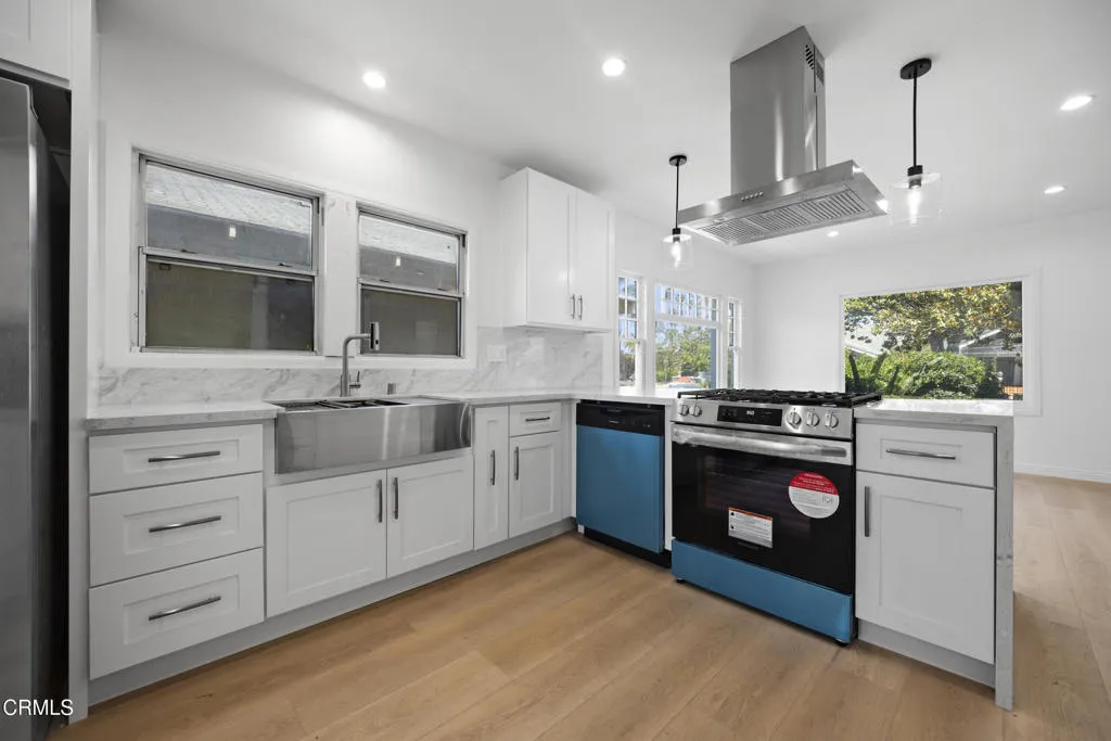 Los Angeles, California 90018, United States, 2 Bedrooms Bedrooms, ,2 BathroomsBathrooms,Residential,Active,162289