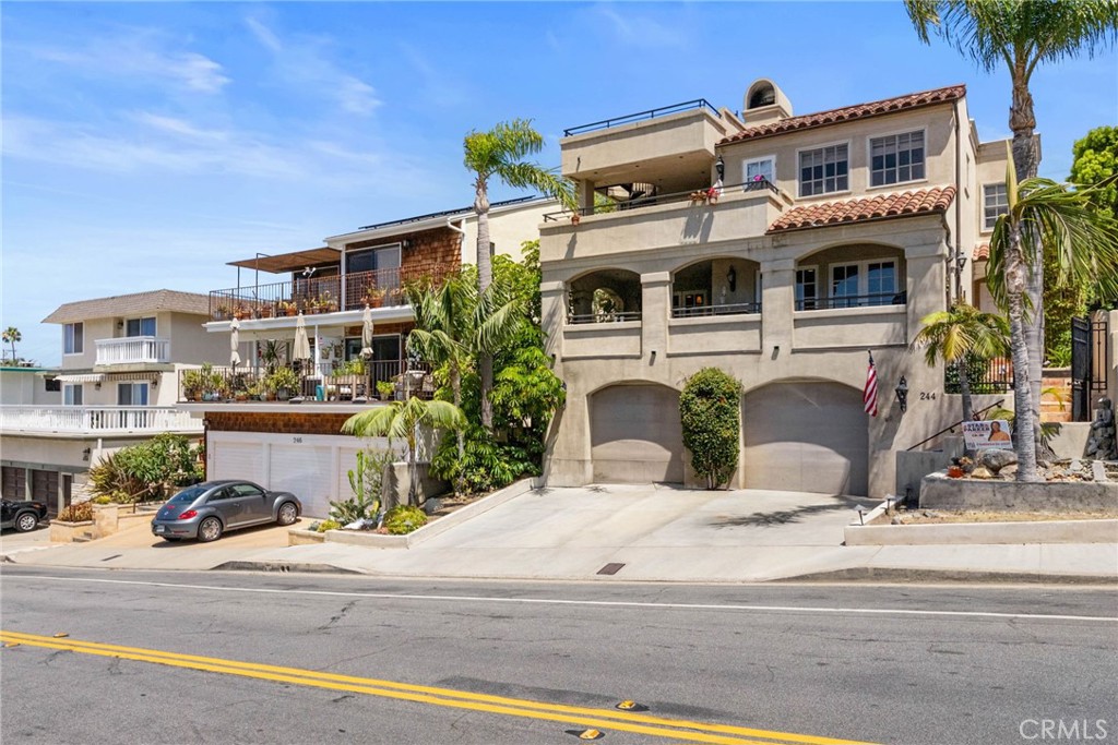 244 W Mariposa A